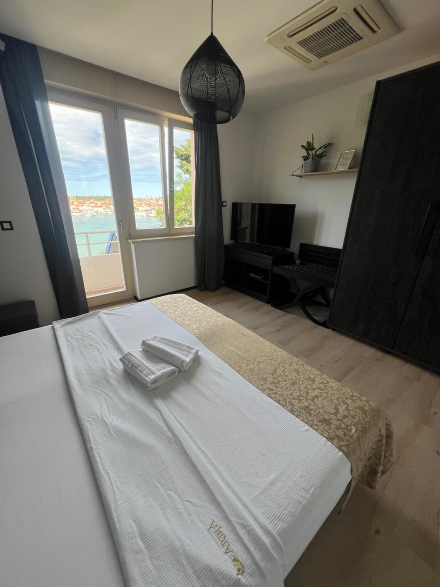 Villas Arbia - Magdalena By The Beach Banjol Eksteriør billede